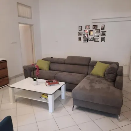 Modern With Garden & Terrace, 13 Min To Arena * Пула