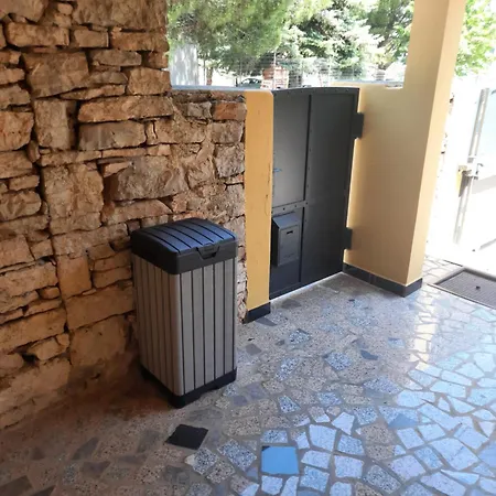 Modern With Garden & Terrace, 13 Min To Arena Пула